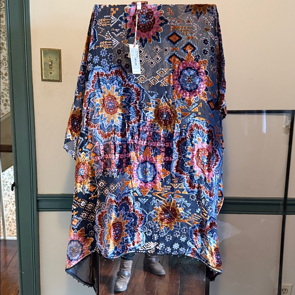Johnny Was Brand New with Tags 
 Patterned Women's Velvet Shawl
OS
Original $255